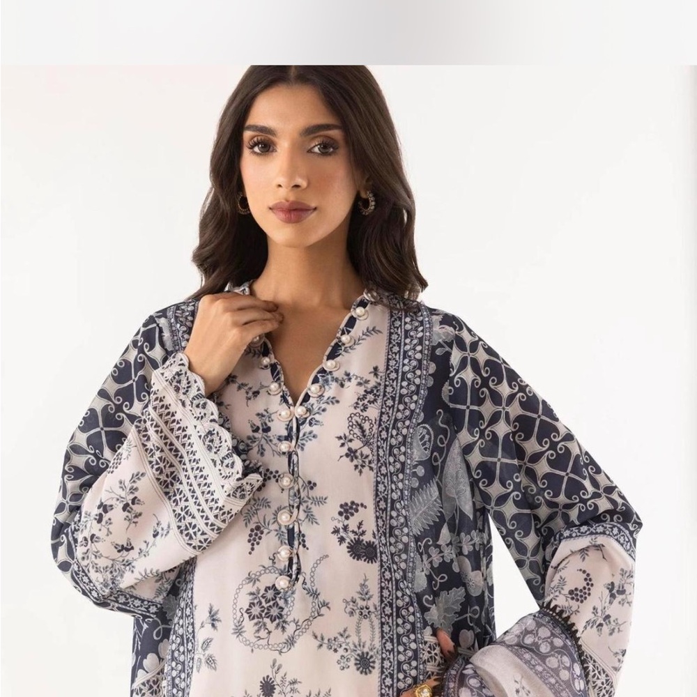 Chic Navy and White Floral Women's Kurta and Dupatta